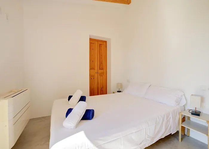 Cadernera By Rentallorca