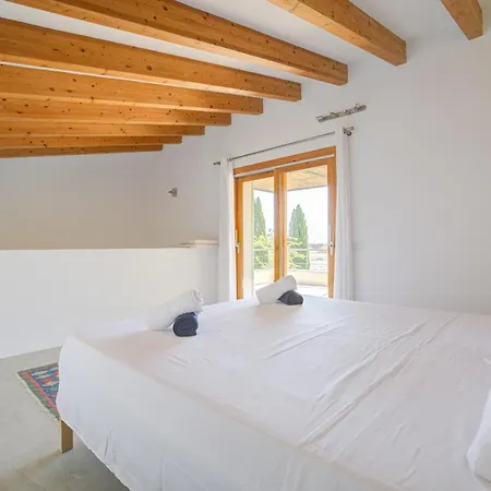 Cadernera By Rentallorca