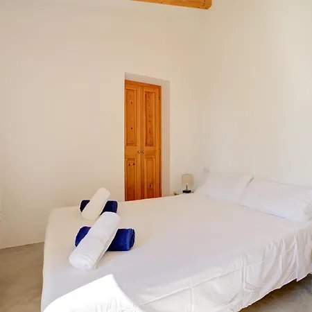 Cadernera By Rentallorca